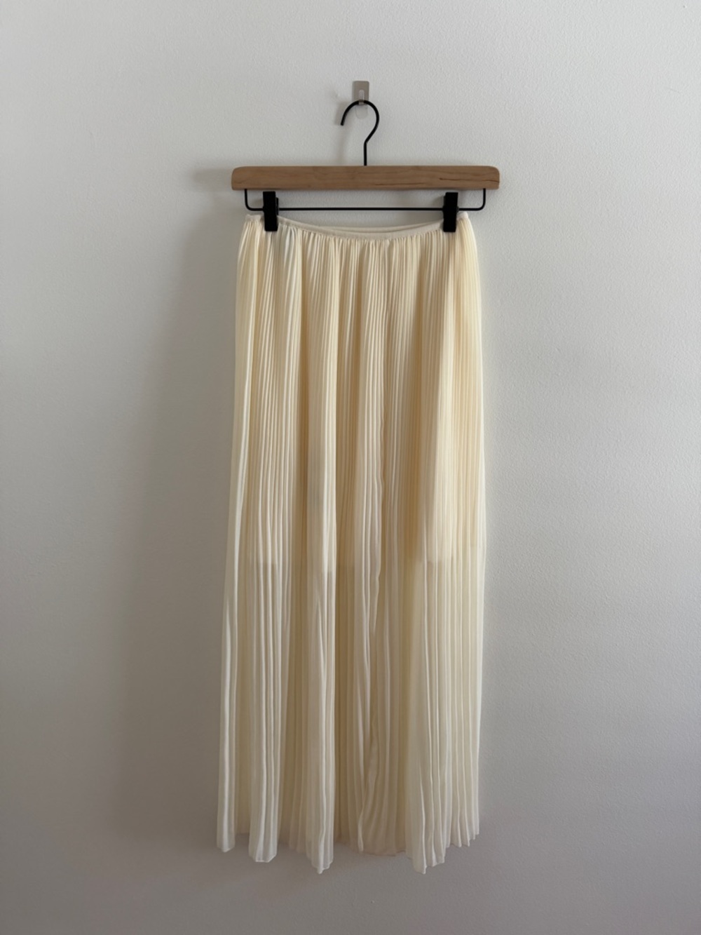 H&M Cream Pleated Skirt
